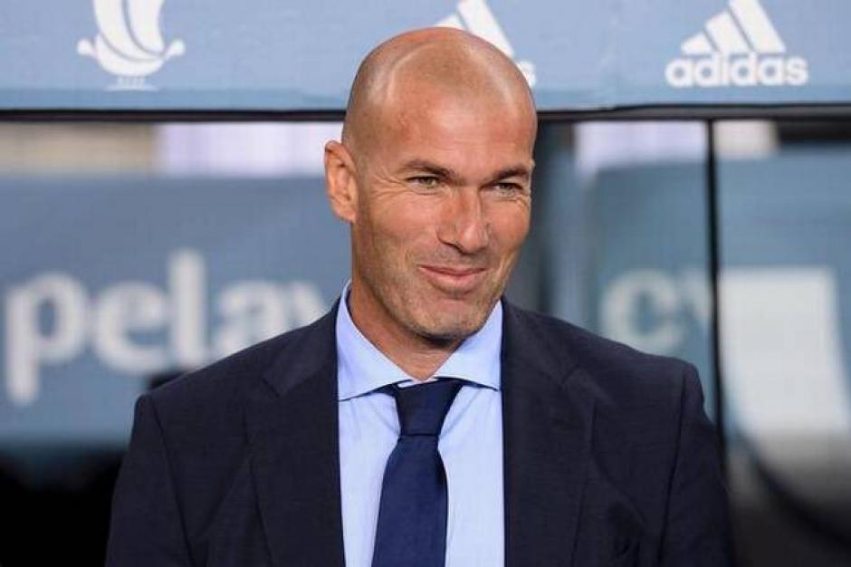 Zinedine Zidane ya planea dirigir a este grande de Europa. (Foto: AFP)