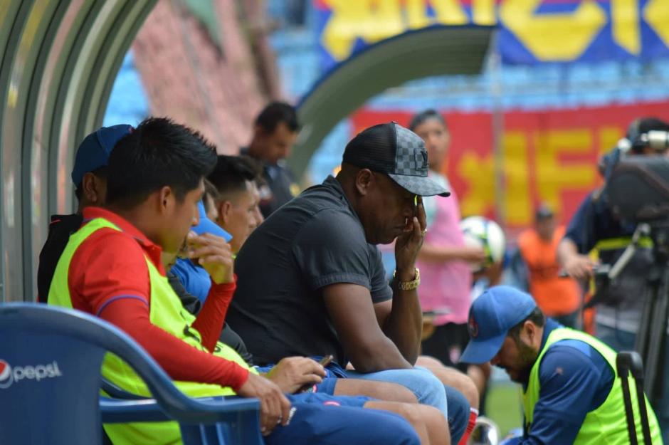 El técnico costarricense no se presentó ante los medios de comunicación. (Foto: Rudy Martínez/Soy502)&nbsp;