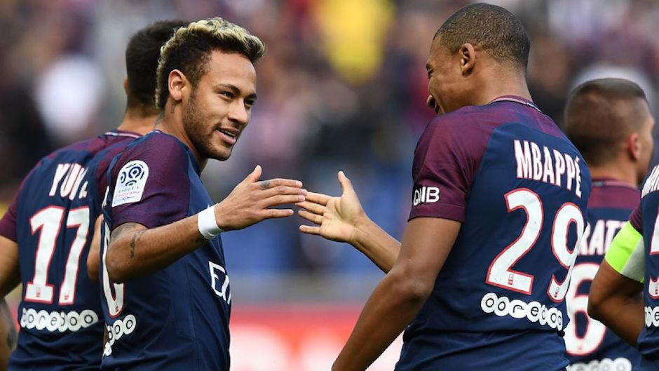 Neymar y Mbappé se llevan muy bien en el PSG. (Foto: AFP)