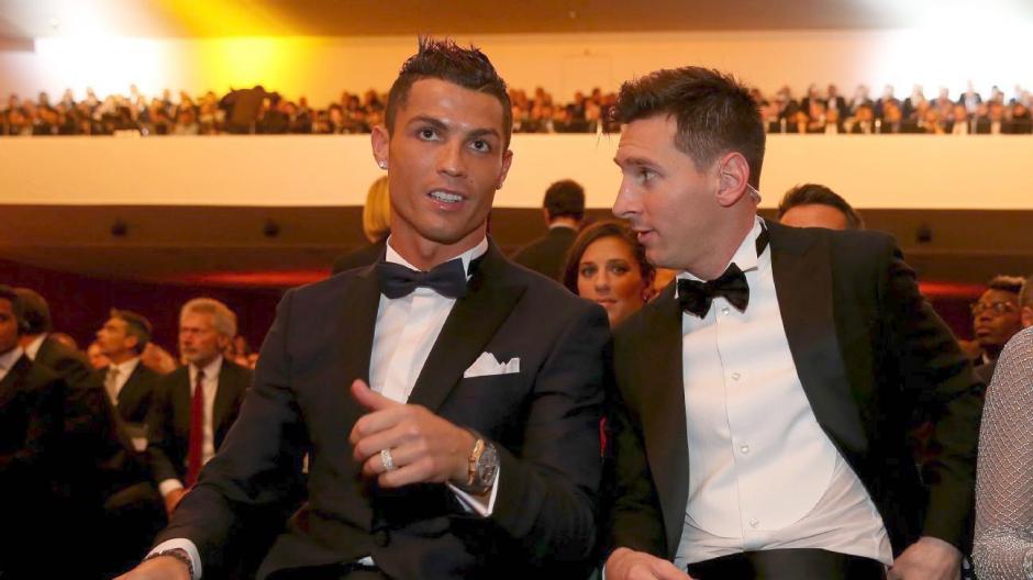 Cristiano Ronaldo y Lionel Messi estarían juntos en el palco de Bernabéu para la final de la Copa Libertadores. (Foto: AFP)