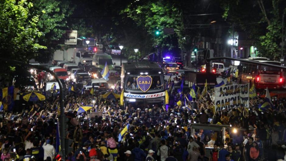Así despidieron a los jugadores de Boca en Argentina. (Foto: AFP)&nbsp;