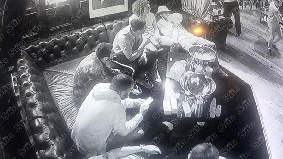 Los jugadores del Arsenal fueron captados durante una fiesta en la habrían invertido unos 30 mil euros en alcohol. (Foto: TheSun)