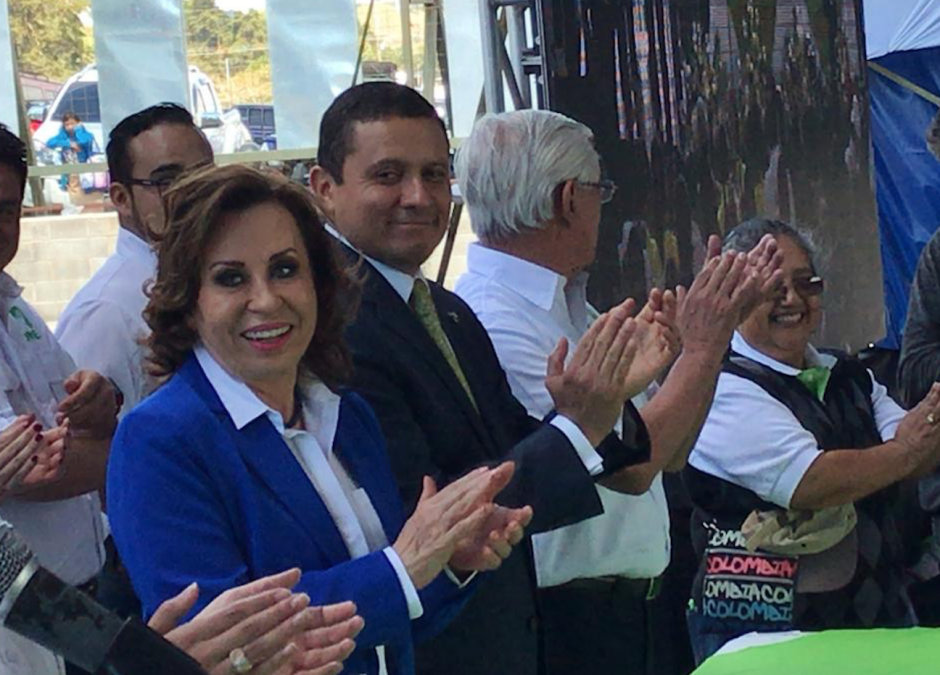 Sandra Torres y el excanciller Carlos Raúl Morales serán los candidatos de la UNE que buscarán la presidencia y la vicepresidencia. (Foto: José Castro)