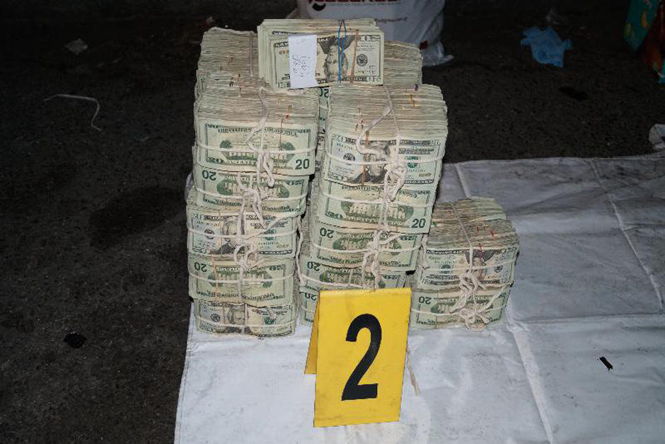Parte del dinero incautado al exasesor de la diputada Patricia Sandoval. (Foto: MP)