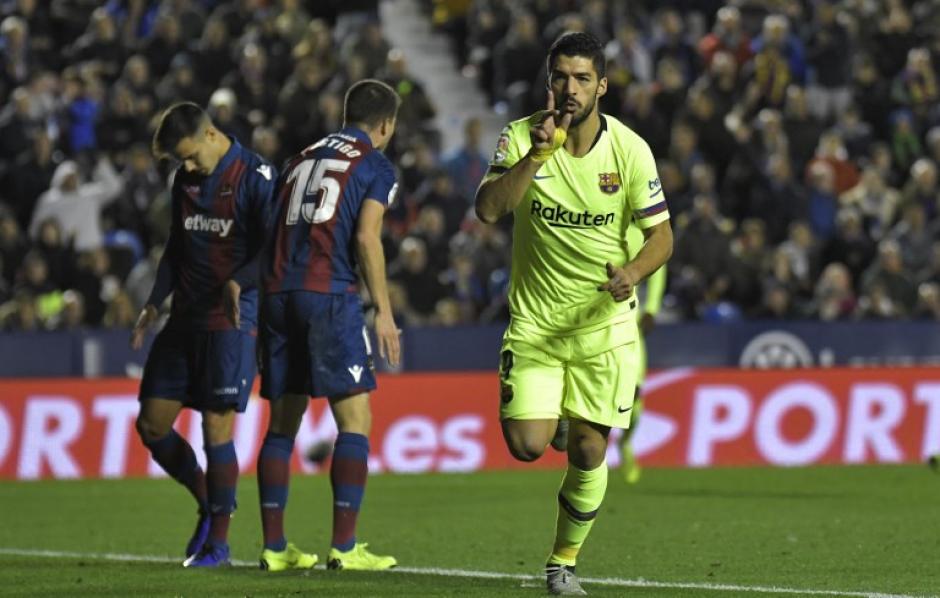 Así festejó Luis Suárez su anotación ante el FC Barcelona. (Foto: AFP)
