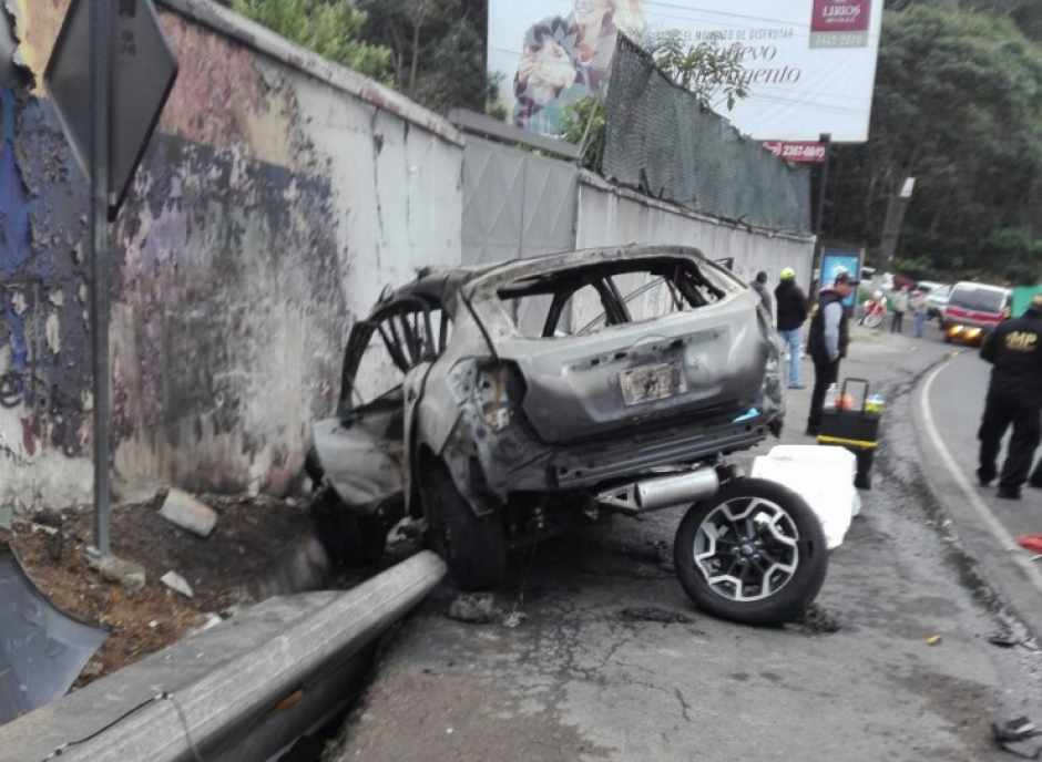Así quedó el vehículo del fatal accidente en carretera a El Salvador
