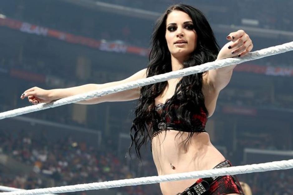 La luchadora tendría que desistir de continuar con su carrera en la WWE. (Foto: Daily Mirror)