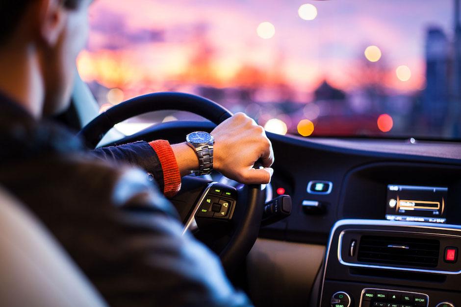 Ese carro que él maneja no lo eligió al azar (Foto: Digital Trends)