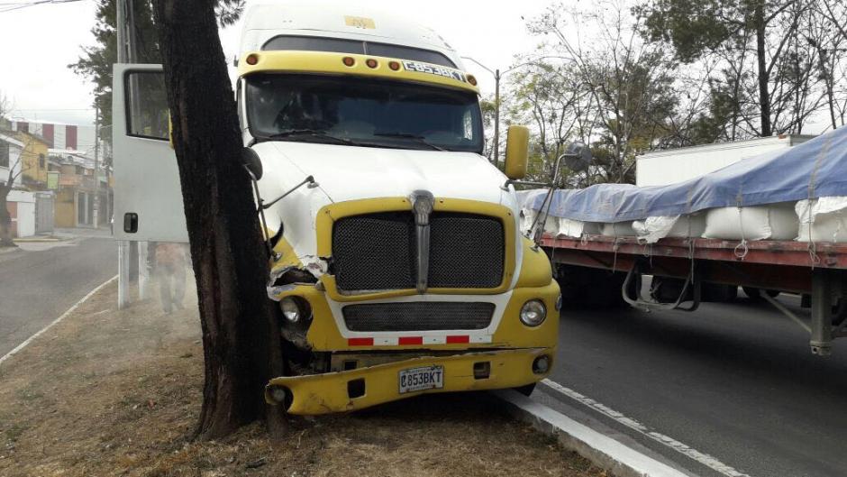 Un accidente de tránsito múltiple genera complicaciones de tránsito en el Anillo Periférico. (Foto: Instagram/Amilcar Montejo)