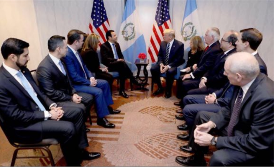 La comitiva de alto nivel de Estados Unidos recibió al presidente Jimmy Morales y su séquito. (Foto: cortesía)