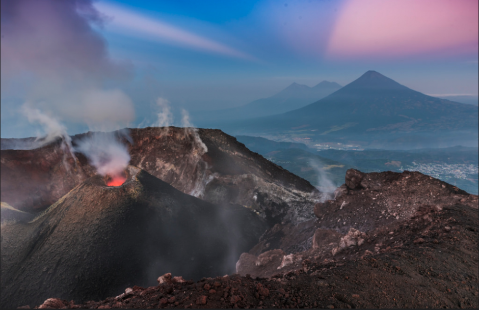 El espectáculo natural se aprecia tras llegar hasta la parte más alta del volcán. (Foto: Carlos Barrientos)