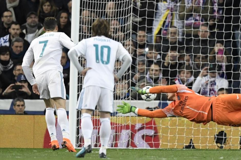Cristiano Ronaldo tiene un truco para cobrar penales. (Foto:AFP)