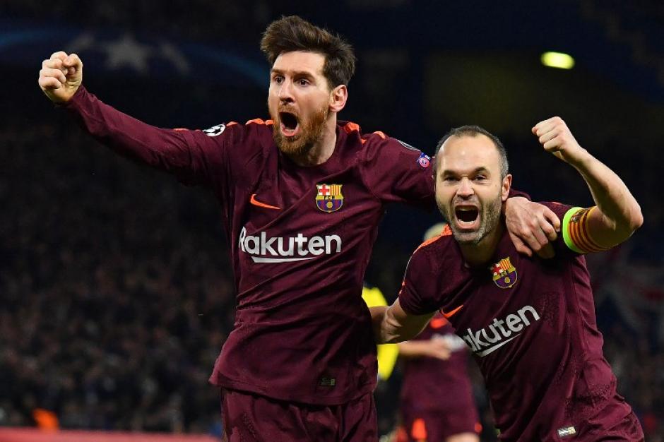 Messi e Iniesta celebran en Londres el empate del Barsa contra el Chelsea. (Foto: AFP)