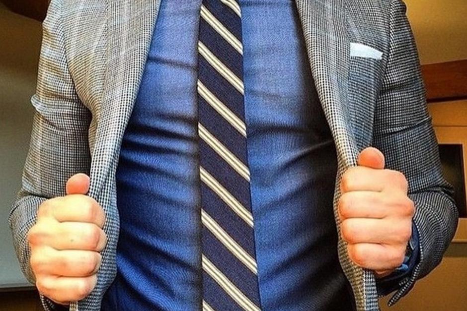 Trata de tener en tu clóset una corbata que te quede bien en cada ocasión. (Foto: Notimérica)