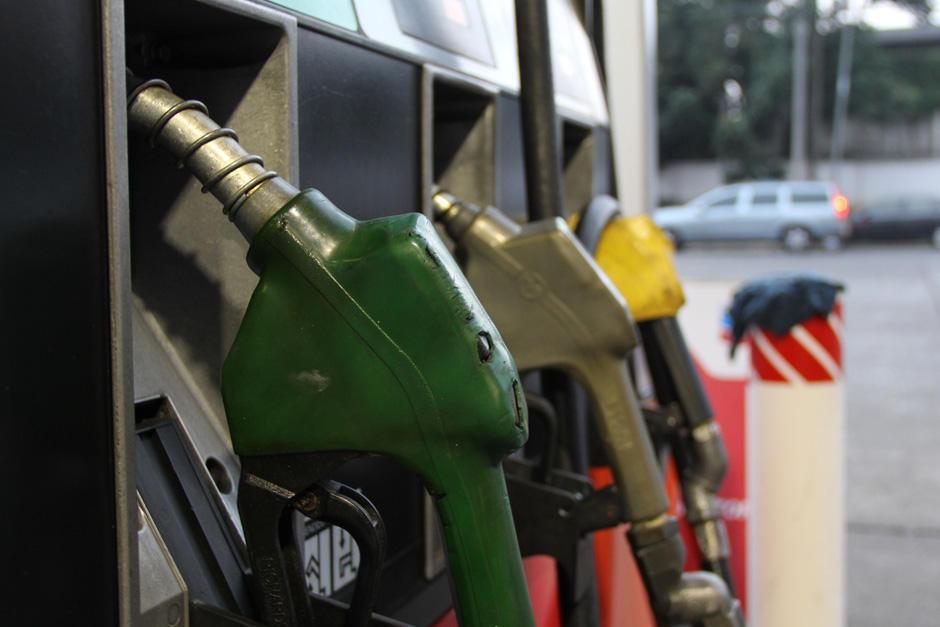 Esta semana, los guatemaltecos resienten un incremento en el precio de los combustibles. (Foto: archivo/Soy502)&nbsp;
