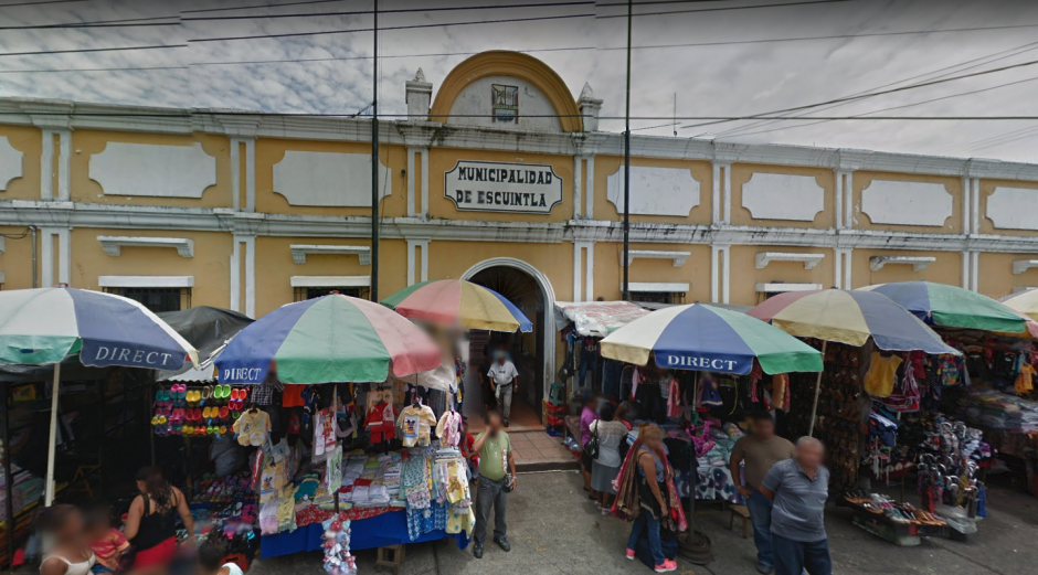 La Municipalidad de Escuintla busca cambiar el falso techo, cables, lámparas y otros trabajos. (Foto: Google)