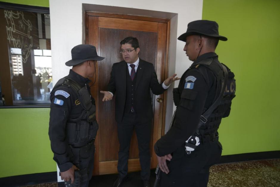 La oficina de Carlos Sandoval, vocero de la Municipalidad de Guatemala, fue una de las allanadas por el MP y la CICIG. (Foto: archivo/Soy502)