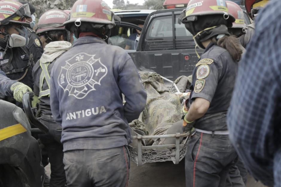 Los Bomberos Municipales contabilizan al menos 31 cadáveres recuperados. (Foto: Alejandro Balán/Soy502)&nbsp;