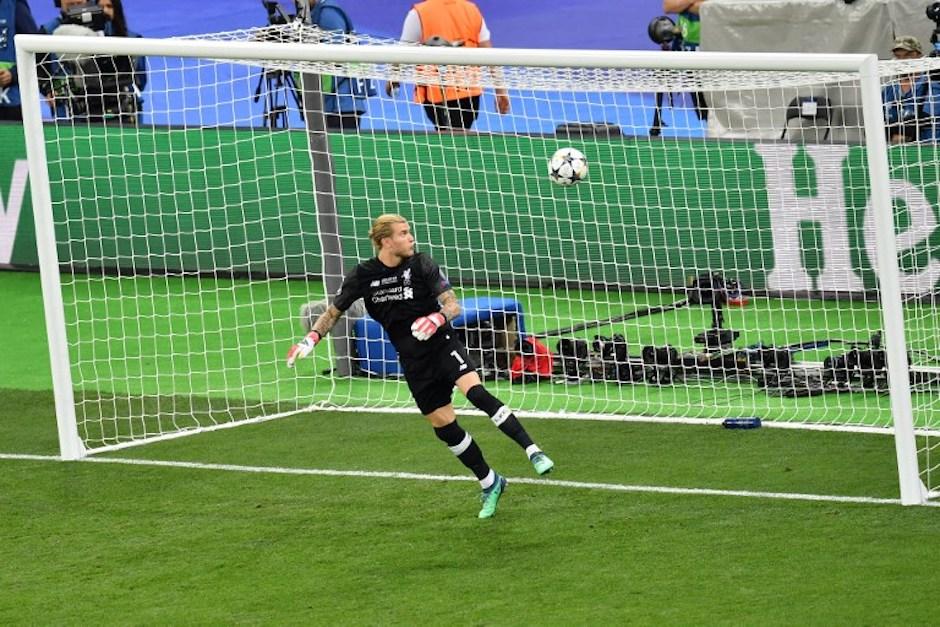 Loris Karius sufrió una conmoción cerebral durante el partido, lo que pudo afectar sus reflejos al momento de atajar el balón. (Foto: AFP)