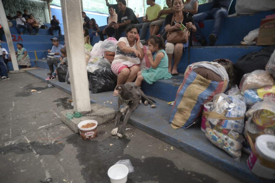 Este es el Instituto que se convirtió en la casa temporal de cientos de afectados por la erupción del volcán de Fuego. (Foto: Wilder López/Soy502)