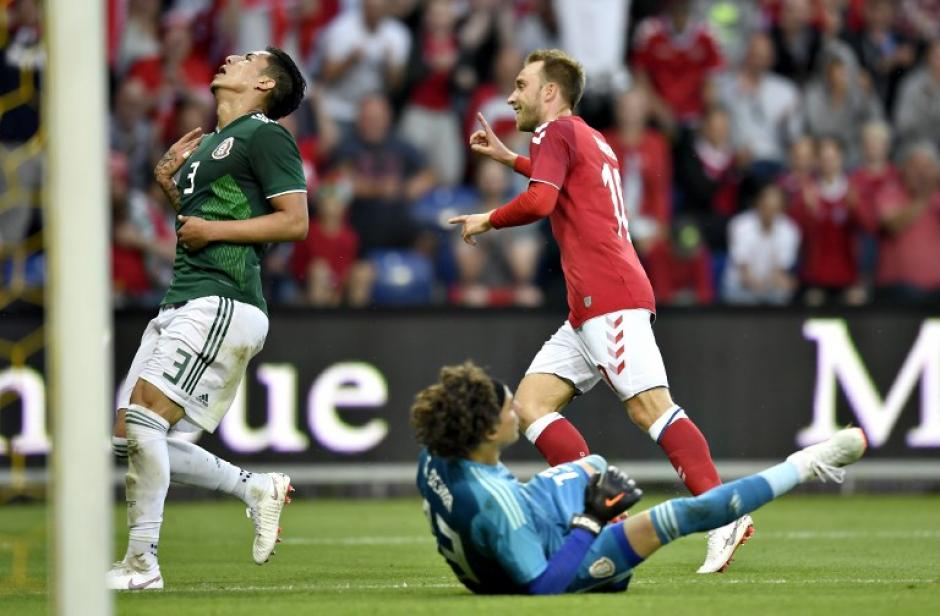 Dinamarca denudó las falencias de México previo a iniciar el mundial. (Foto: AFP)