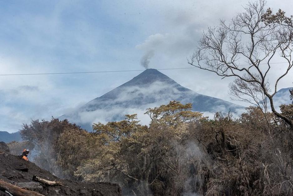 Insivumeh alerta sobre el descenso de nuevos lahares en el área del volcán de Fuego. (Foto: @ConredGuatemala)