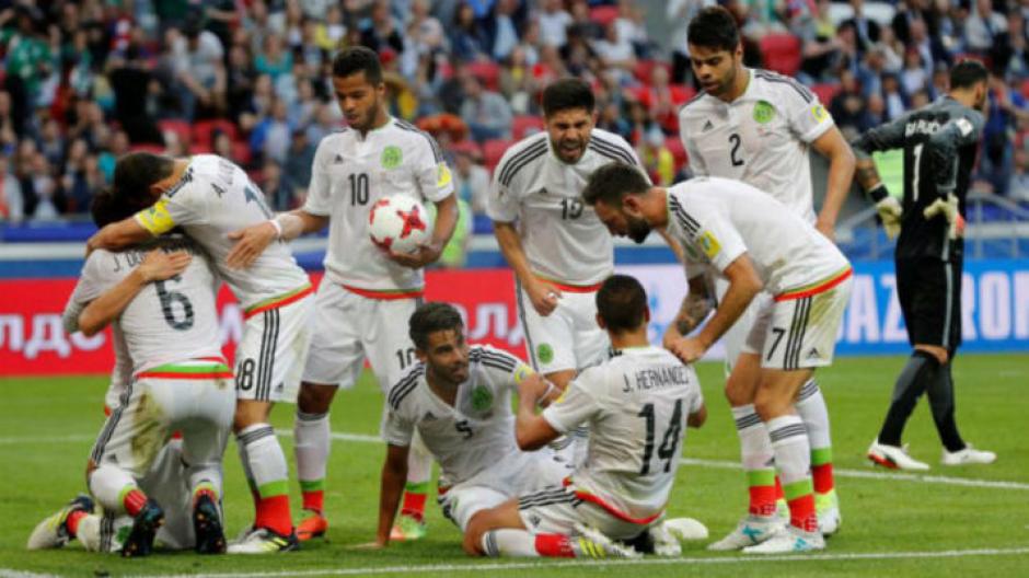 Familiares de los futbolistas de la Selección de México fueron defraudados por la empresa que debía llevarlos a Rusia. (Foto: AFP)