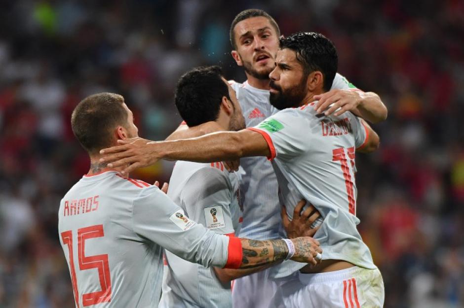 En cuestión de minutos, España le dio vuelta al marcador y ya vence a Portugal. (Foto: AFP)