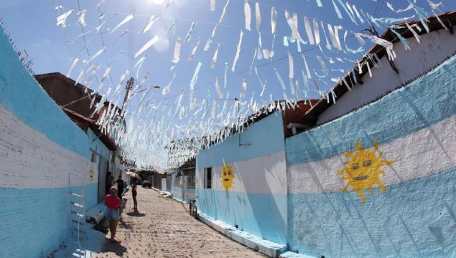 Un sorprendente poblado brasileño apoya a la Selección de Argentina. (Foto: OGlobo)