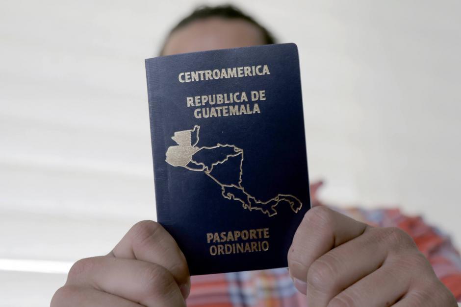 Las nuevas cartillas presentan nuevas medidas de seguridad en sus hojas. (Foto: Archivo/Soy502)