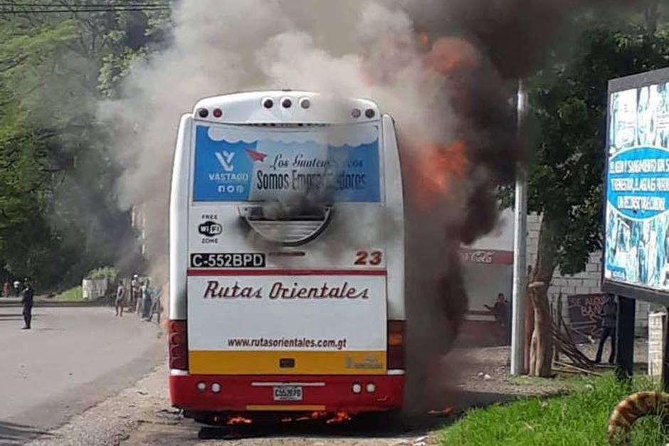El bus se dirigía a Esquipulas cuando se incendió. (Foto: captura de Facebook)&nbsp;