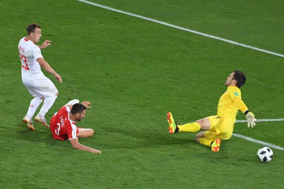 Suiza superó a Serbia 2-1. (Foto: AFP)