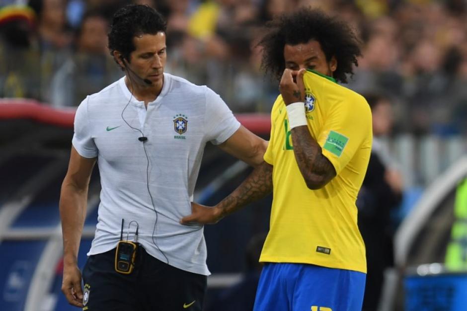 Marcelo se fue lesionado del partido entre Brasil y Serbia. (Foto: AFP)