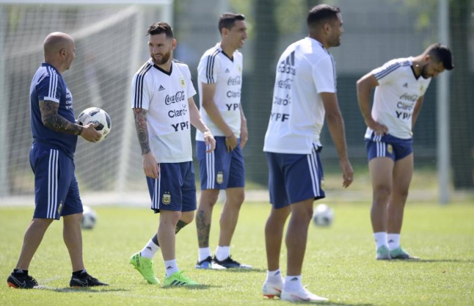 Sampaoli y Messi preparan una bomba en el entrenamiento de Argentina. (Foto: AFP)
