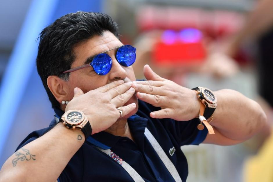 Maradona en el estadio de Kazan. (Foto: AFP)&nbsp;