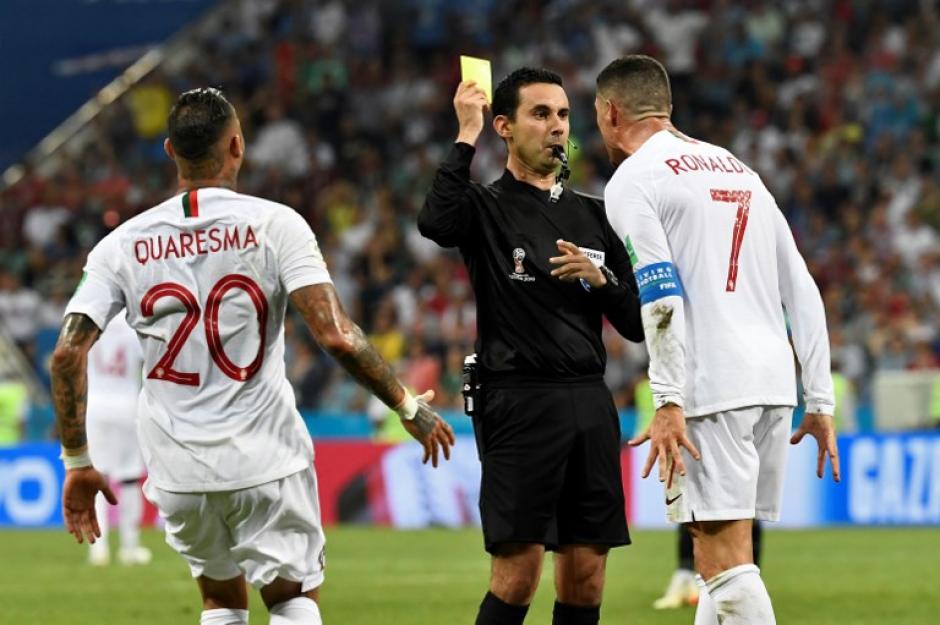 Cristiano Ronaldo intentó intimidar al árbitro mexicano, César Ramos. (Foto: AFP)&nbsp;