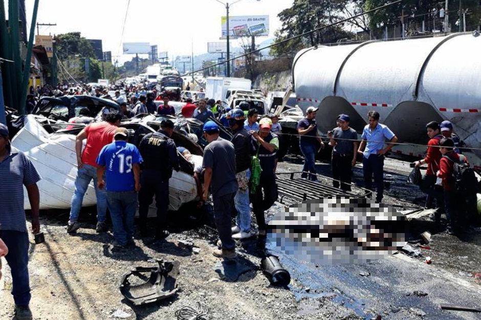 El accidente dejó al menos cinco personas fallecidas. (Foto: Amilcar Montejo/PMT) 