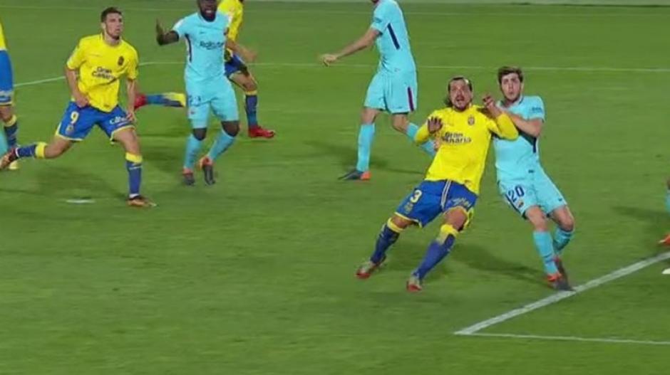 Polémico penalti contra el FC Barcelona en Las Palmas. (Foto: Captura de video)