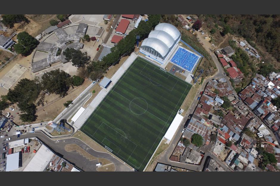 El complejo deportivo de Mixco está abandonado desde hace dos años. (Foto: Wilder López/Soy502)