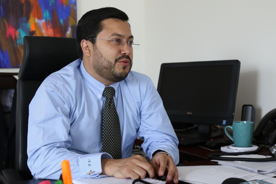 Carlos Velásquez es hijo de la ex directora general de Servicios de Seguridad Privada. (Foto: archivo/Soy502)
