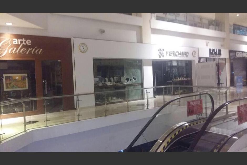El objetivo del asalto fueron joyerías ubicadas en el centro comercial. (Foto: Soy502)