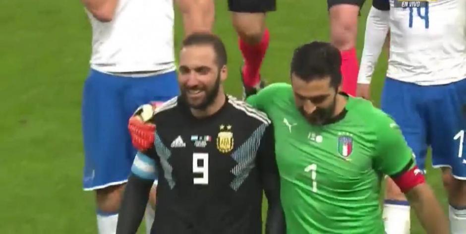 El portero italiano no estará en la cita mundialista de Rusia, pero ha regalado grandes atajadas este viernes frente a Argentina. (Foto: captura de video)