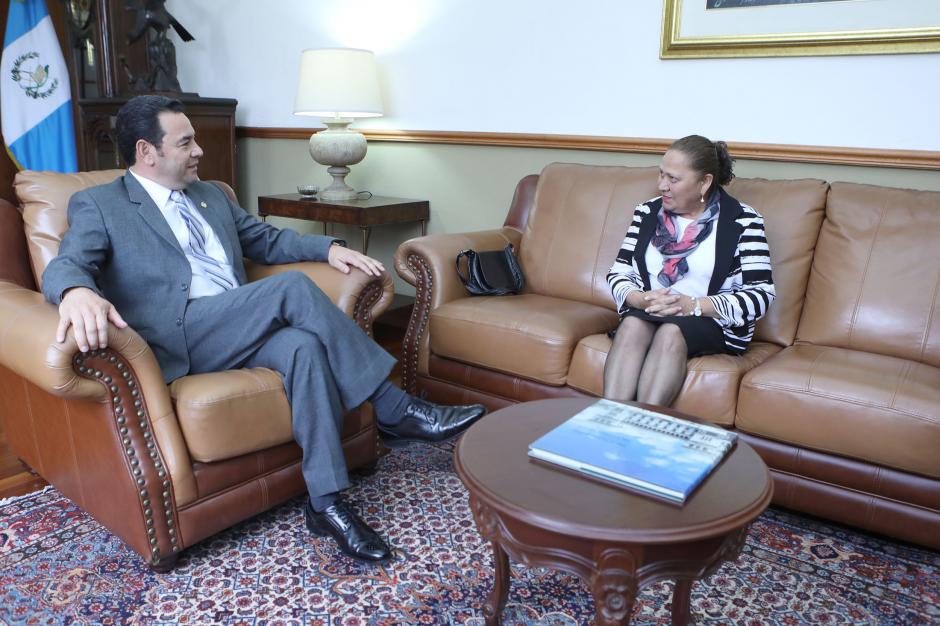 El presidente Jimmy Morales le instó a la nueva Fiscal General a ser independiente en su labor. (Foto: Gobierno)