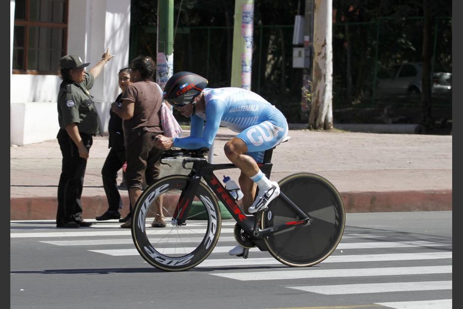 El ciclista quetzalteco Manuel Rodas en plena competencia. (Foto: Federación de Ciclismo)