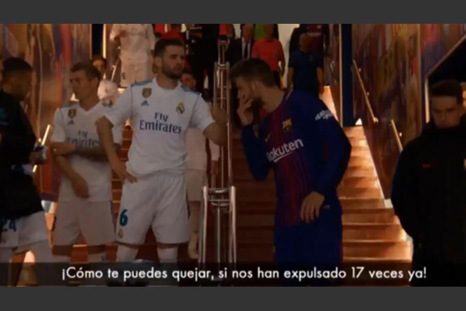 Piqué y Nacho cruzaron palabras en el túnel de acceso a la gramilla antes del segundo tiempo. (Foto: Captura de video)