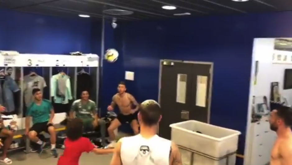 El hijo de Marcelo emocionó a los jugadores del Real Madrid. (Foto: captura de video)