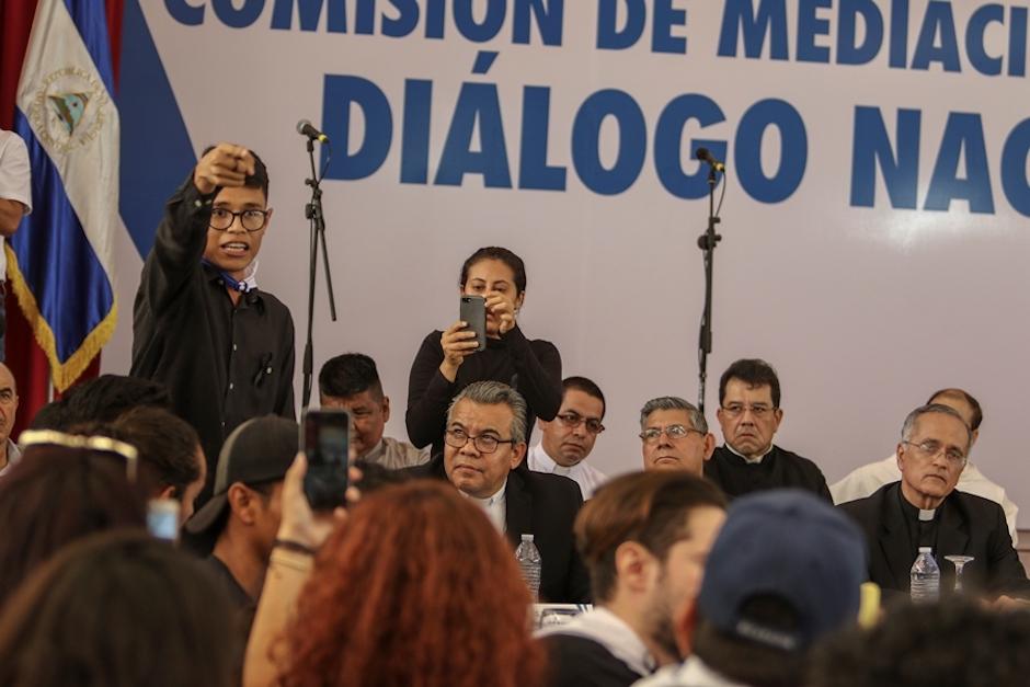 De frente y sin titubear, el estudiante enfrentó al mandatario nicaragüense y a la primera dama. (Foto: El Nuevo Diario)