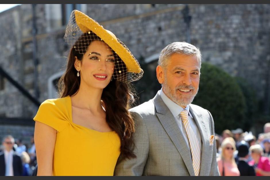 George Clooney y su esposa Amal, a su llegada a la boda real. (Foto: AFP)