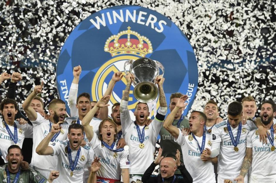 El capitán merengue levantó su tercera copa de la Liga de Campeones de manera consecutiva. (Foto: AFP)