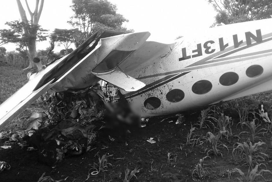 La avioneta cayó sobre una plantación de maíz en un municipio de Quetzaltango. (Foto: Stereo 100)